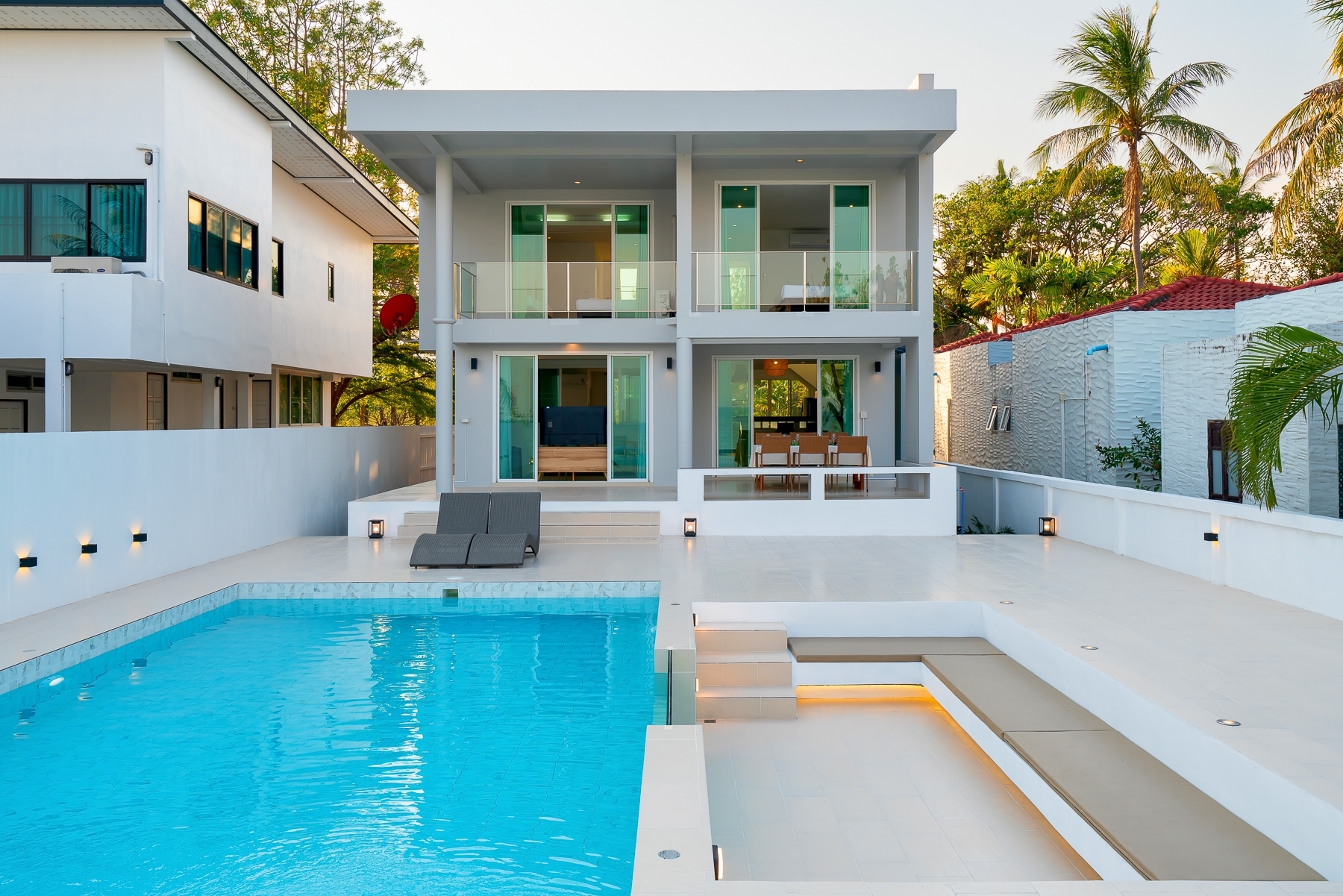 HR15070 บ้านพักติดทะเล The Gina Beach Villa Pranburi