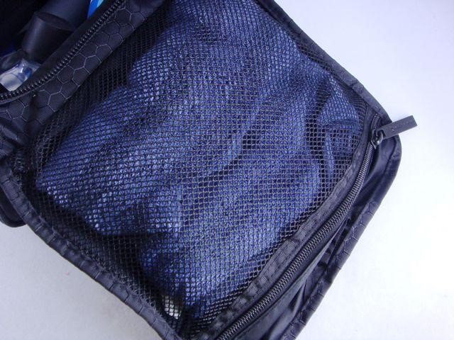 B-003 Under Armour Players Toiletry Bag Black