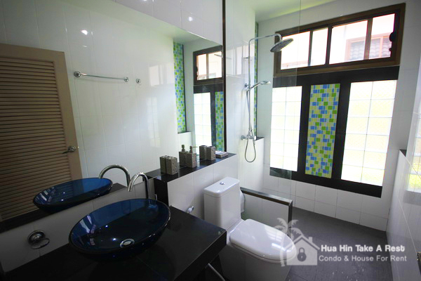 HR3011 บ้านหัวหินณาราย่า คาราโอเกะ ไฟเทค