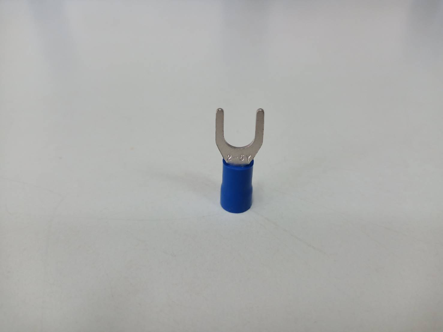 หางปลาแฉกหุ้ม YF2.5-5S TLUG ใช้กับสาย 2.5sq.mm (100 ชิ้น/ห่อ) หางปลาก้ามปู