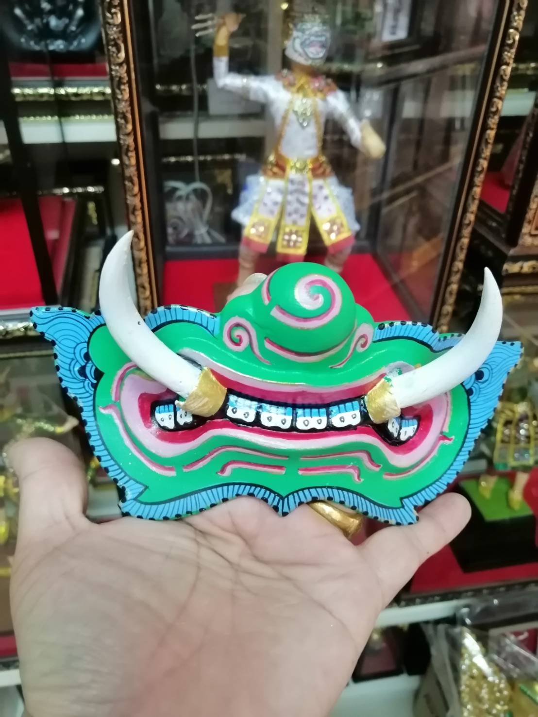 หน้ากากยักษ์