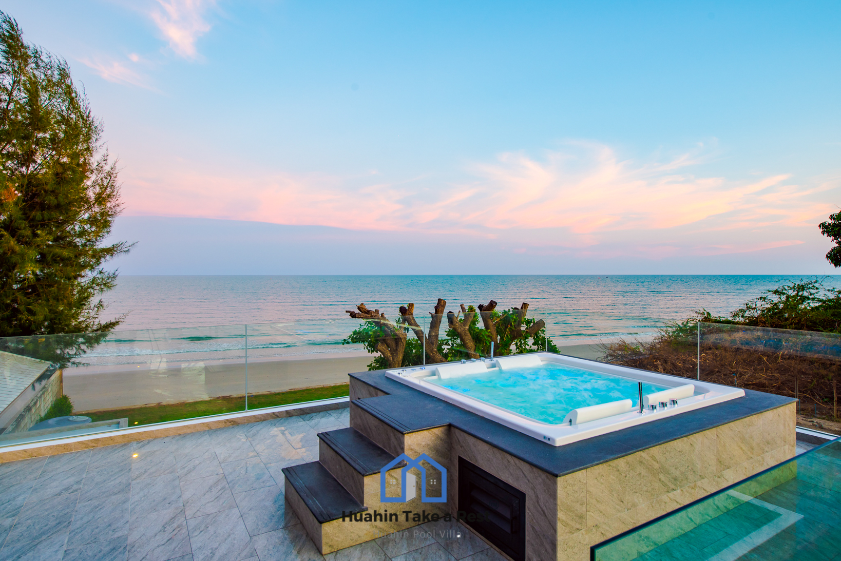 HR15039 บ้านพักติดทะเลหัวหิน The Premium Beach Villa Hua Hin