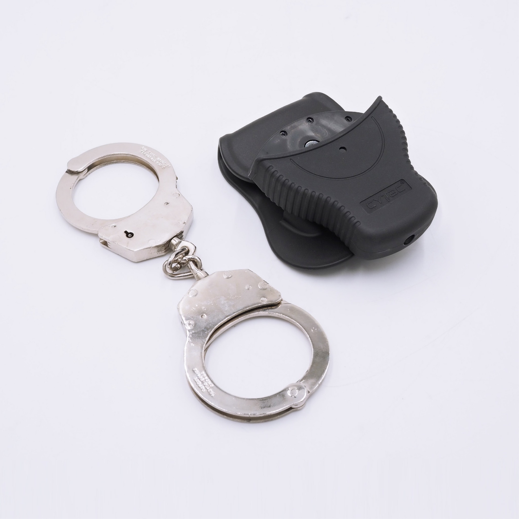 New. ซองกุญแจมือชนิดสายโซ่ แบบไม่มีฝาปิด ( Cytac Chain Handcuff case ) #CY-CUFP - ผลิตจาก Polymer เกรดคุณภาพ - เหมาะสำหรับกุญแจมือชนิดสายโซ่ - ที่มีขนาดเส้นผ่านศูนย์กลางภายนอก 2.95" ( 75.2mm ) - มีตัวล็อคภายในทำให้แน่น ไม่ร่วงหล่น แม้ขณะเคลื่อนไหว -