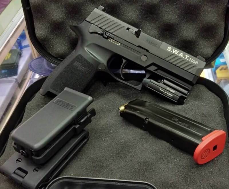 New‼️‼️Olight PL-Mini ‼️🔫sig 320sp ไฟฉายติดปืนขนาด Compact กะทัดรัด ชาร์จในตัวได้ด้วยสายชาร์จแม่เหล็กในชุด แบตภายในตัว มาพร้อมขาจับแบปลดเร็ว ความสว่าง 400 Lumens และถ้าเปิดลากนานๆ จะดรอปแสงลงเหลือ 60 ลูเมนส์ ทำให้ใช้งานได้ต่อเนื่องนานถึง 1ชม. + แน