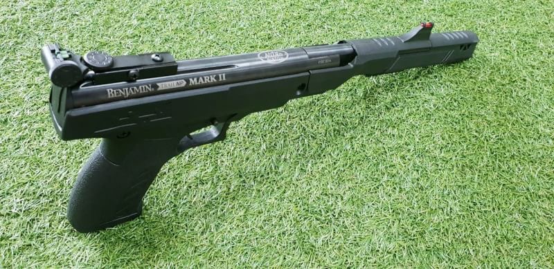 ปืนอัดลมสั้นระบบหักลำ ปืนอัดลมBenjamin ปืนอัดลมเบอร์1 Benjamin Trail NP Mark II .177cal. Air Pistol ปืนอัดลมเบอร์1 ✔Gun Weight น้ำหนัก 3.44 ✔Overall Length ความยาว 16" ✔Rail รางจับกล้อง 11mm dovetail ✔Mechanism Gas piston