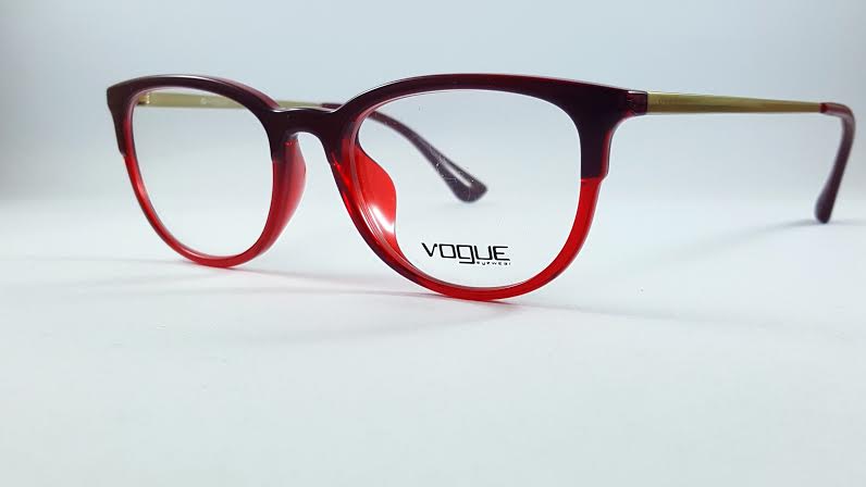 Vogue 3989D 988 โปรโมชั่น กรอบแว่นตาพร้อมเลนส์ HOYA ราคา 2,900 บาท