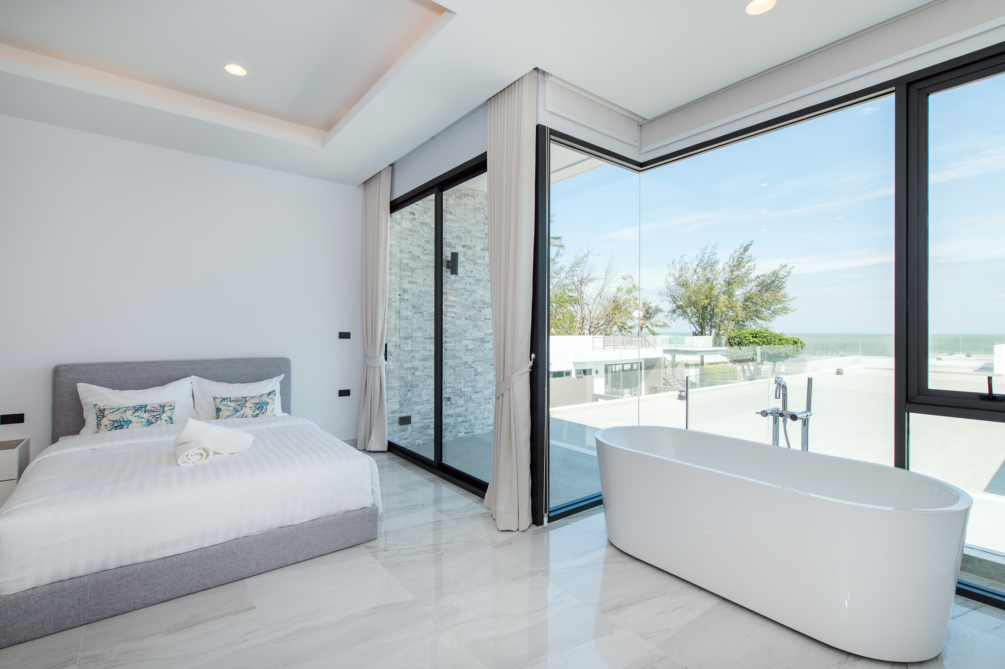 HR15066 บ้านพักติดทะเลหัวหิน The Casa Rocca Beach Villa HuaHin