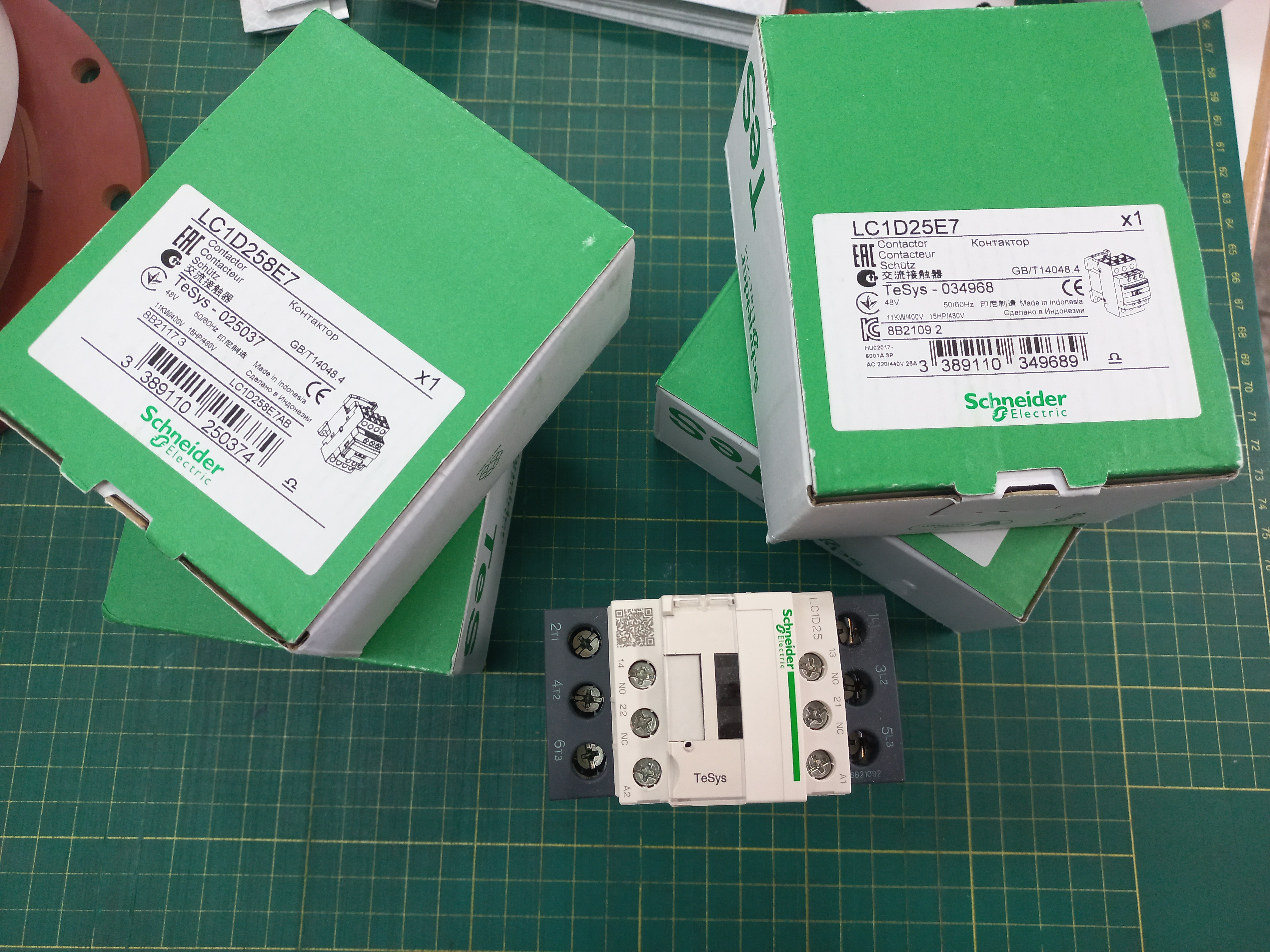แมกเนติก คอนแทคเตอร์ MAGNETIC CONTACTOR รุ่น LC1D25E7 coil 48VAC SCHNEIDER