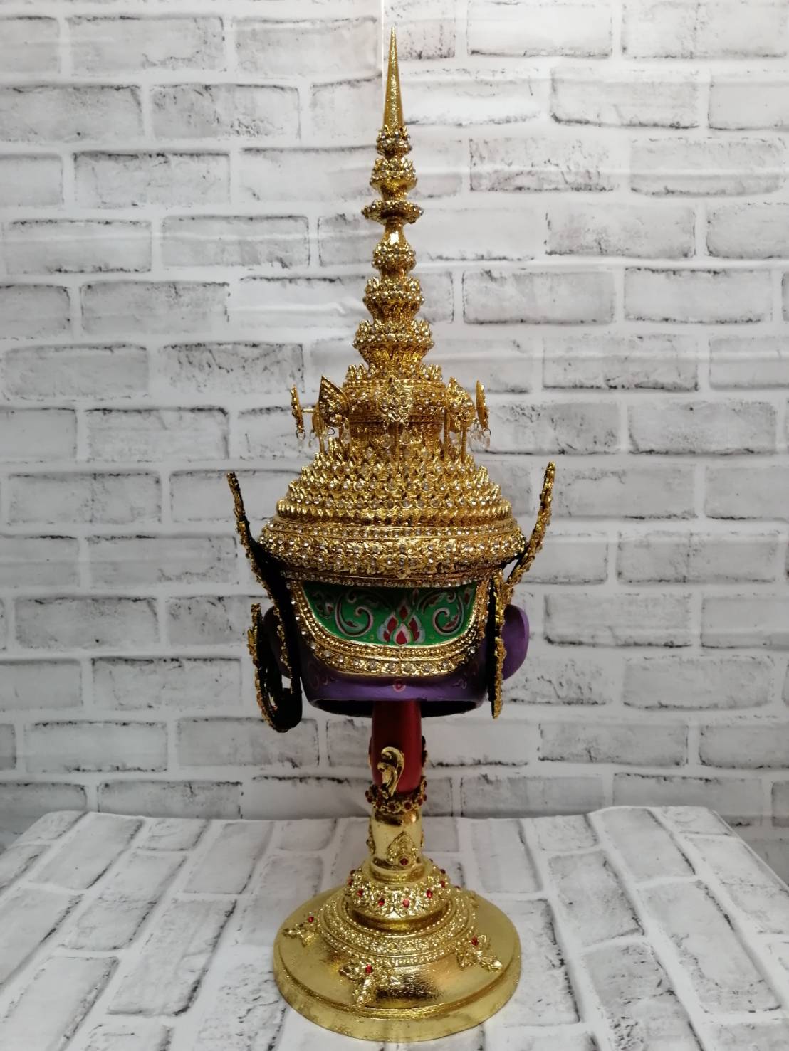 พระนารายณ์ ขนาดผลส้มโอ (เกรดพรีเมี่ยม) พร้อมฐานไม้ตีลายปิดทองประดับเพชร