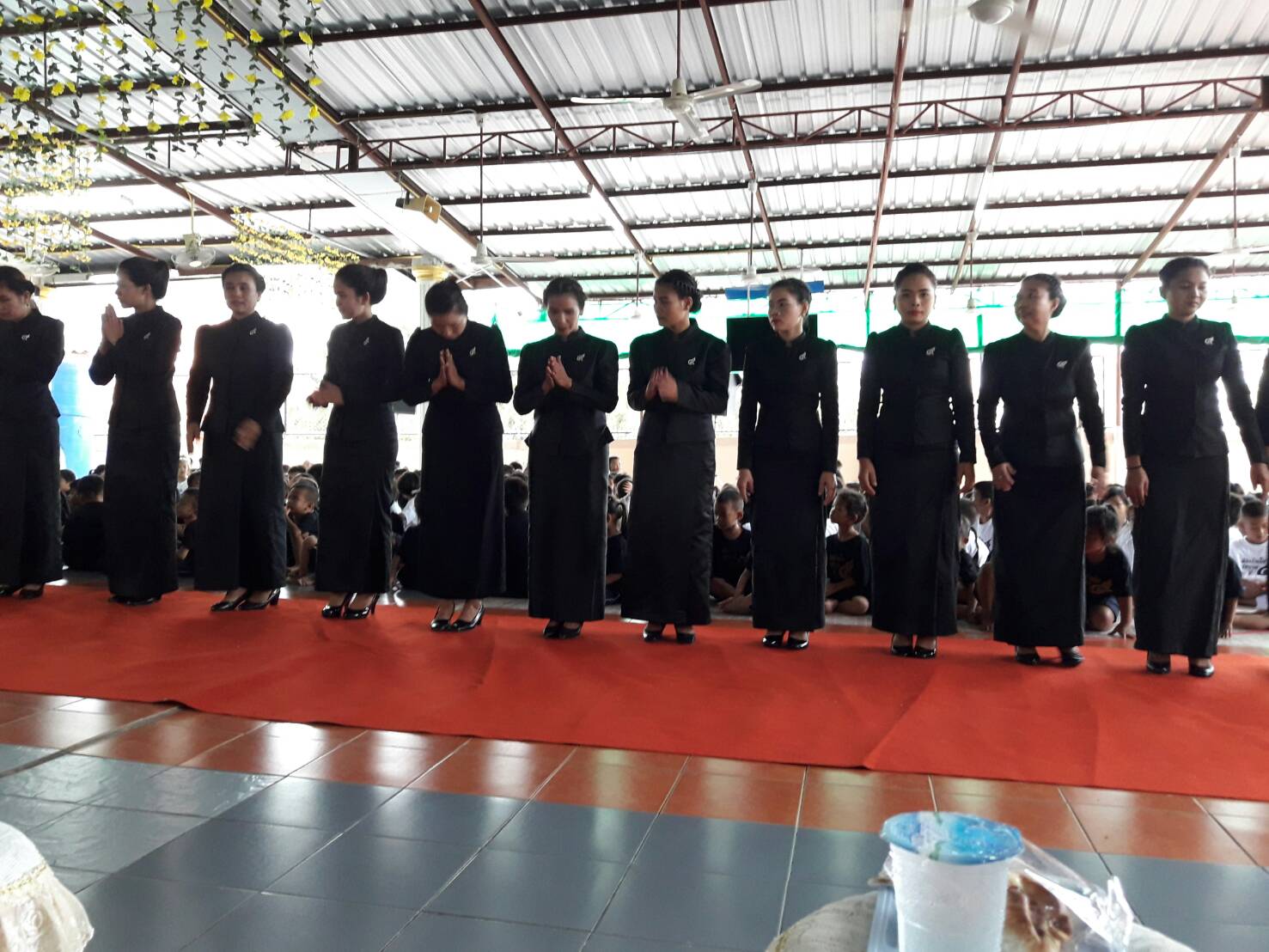 ชุดไทยจิตรลดาสีดำ เสื้อไทยจิตรลดาสีดำ ชุดไทยจิตลดา เสื้อในงานพิธีการ เสื้อคอพระราชทาน เสื้อไทยจิตรลดาสีดำ