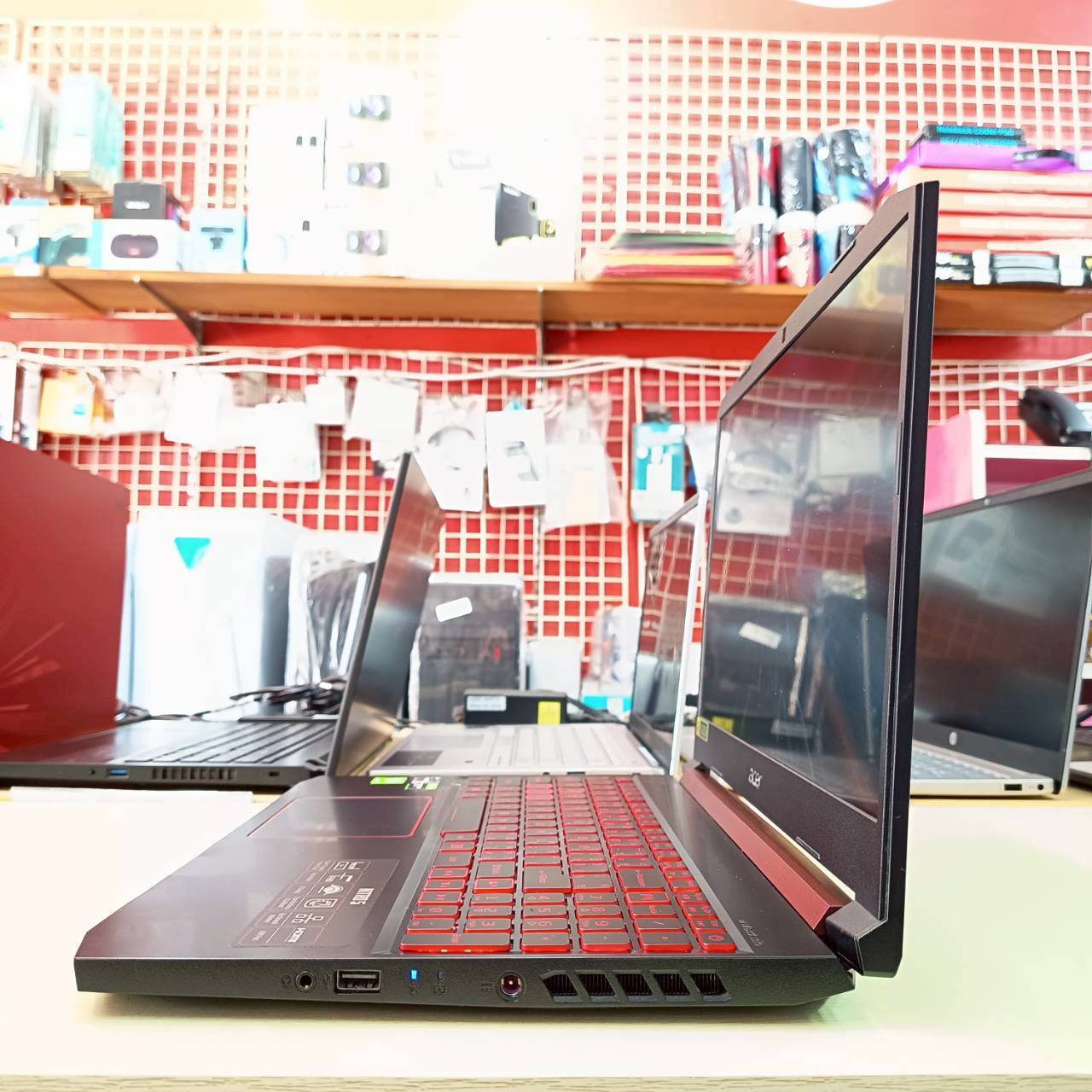 ACER NITRO 5 AN515-43-R1QY สภาพเครื่อง 85%