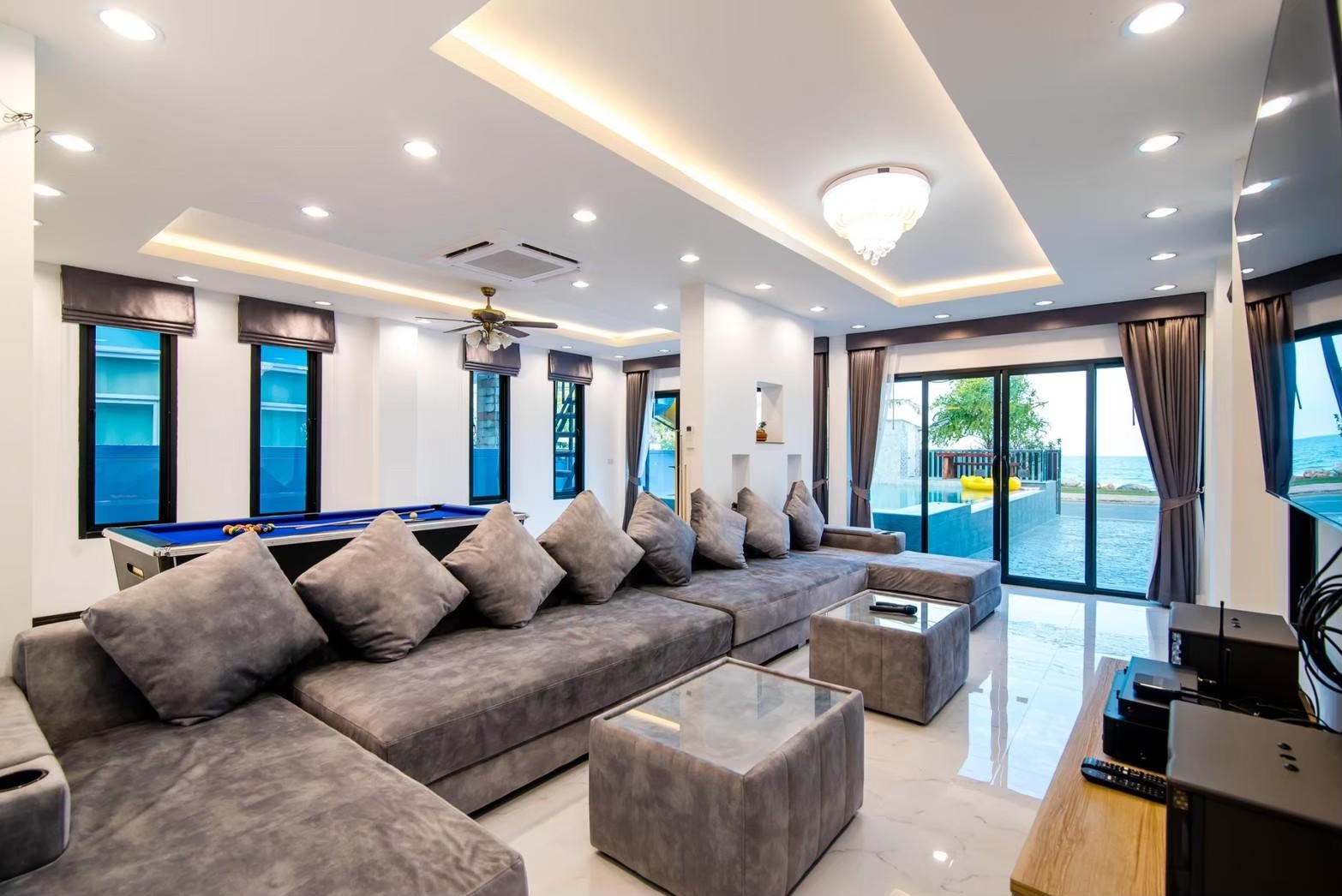 HR15063 บ้านพักติดทะเล The Blue Sky Villa Pranburi