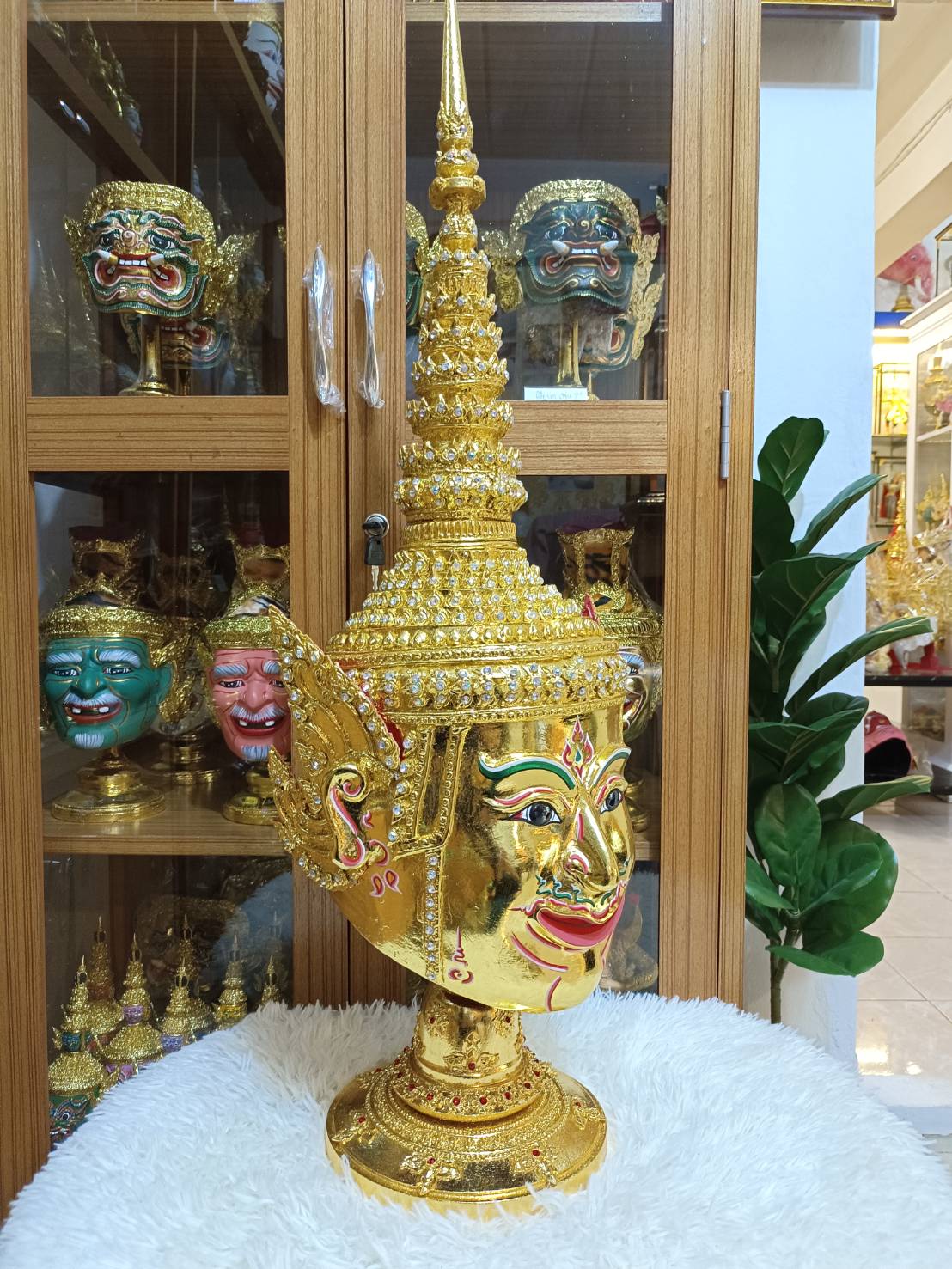 เศียร พระลักษณ์ ขนาดครอบ พร้อมฐานไม้อัดสีแดงฟรี