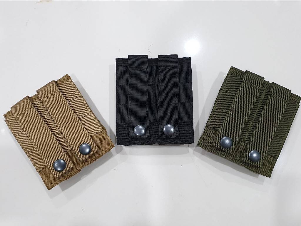 ซองผ้า แม็กกาซีนคู่ #M5 ผลิตจากผ้า 1000D กันน้ำ ใส่แม็กกาซีนปืนสั้นได้ทุกขนาด ระบบ Molle ล็อคกับเสื้อเวสได้ ขนาด 10*11 cm. 3 สี ดำ เขียว ทราย ราคาส่ง 650 บาท