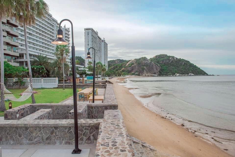 HR15042 บ้านพักติดทะเลหัวหิน The Sunny Beach Villa