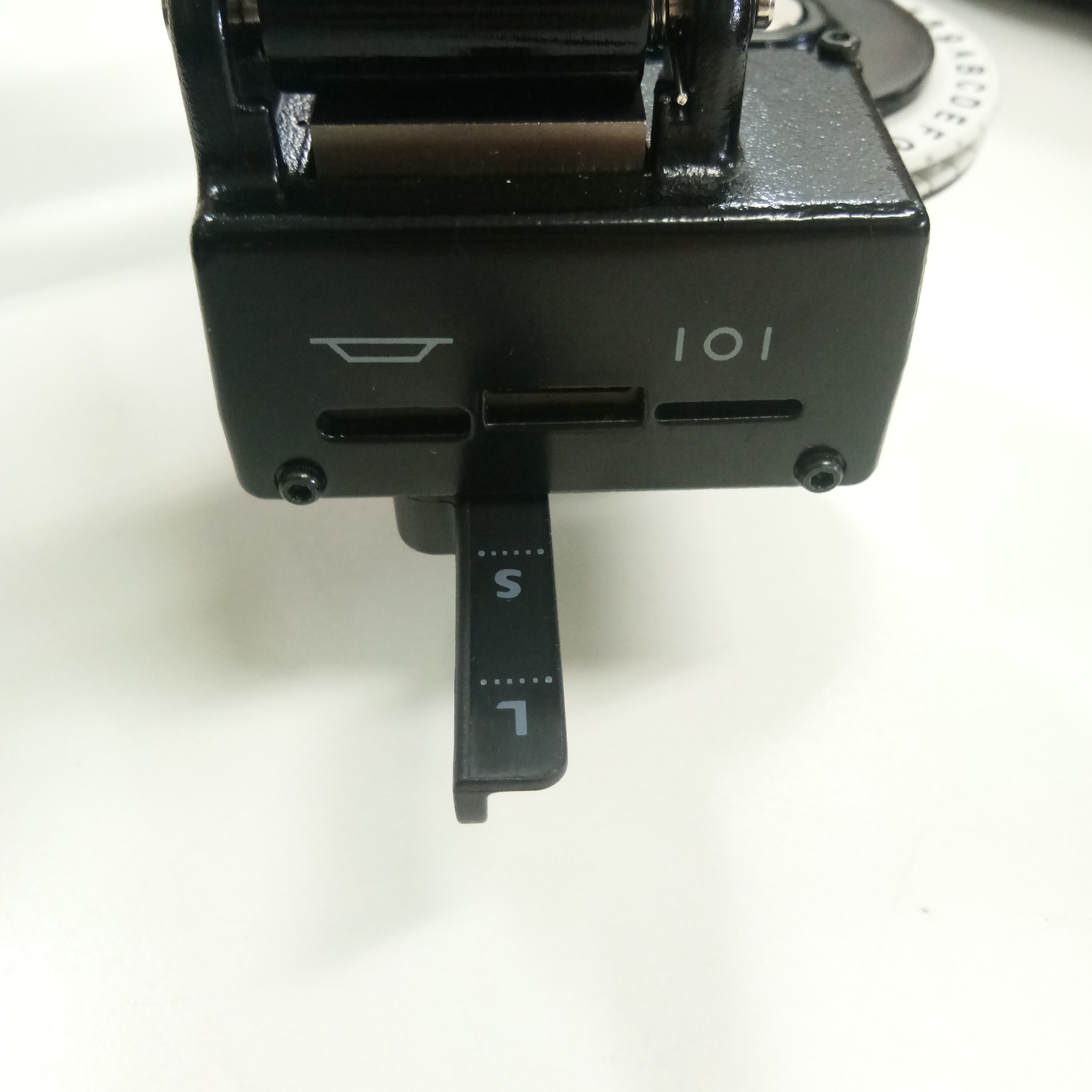 ม้วน TAG สแตนเลส 12mm*6.51m สำหรับเครื่องพิมพ์ DYMO Stainless Steal TAG EMBOSSER