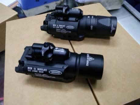New.Surefire X400V LED WeaponLight W/ Red Las ราคาพิเศษ