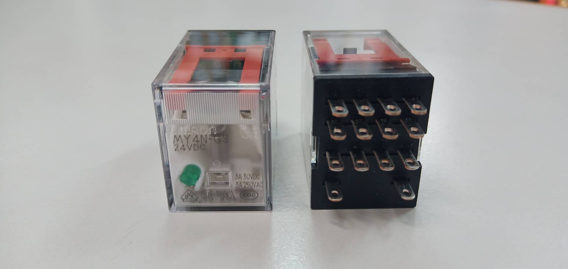 RELAY OMRON รีเลย์ 4 contact มีไฟ LED MY4N-24VDC