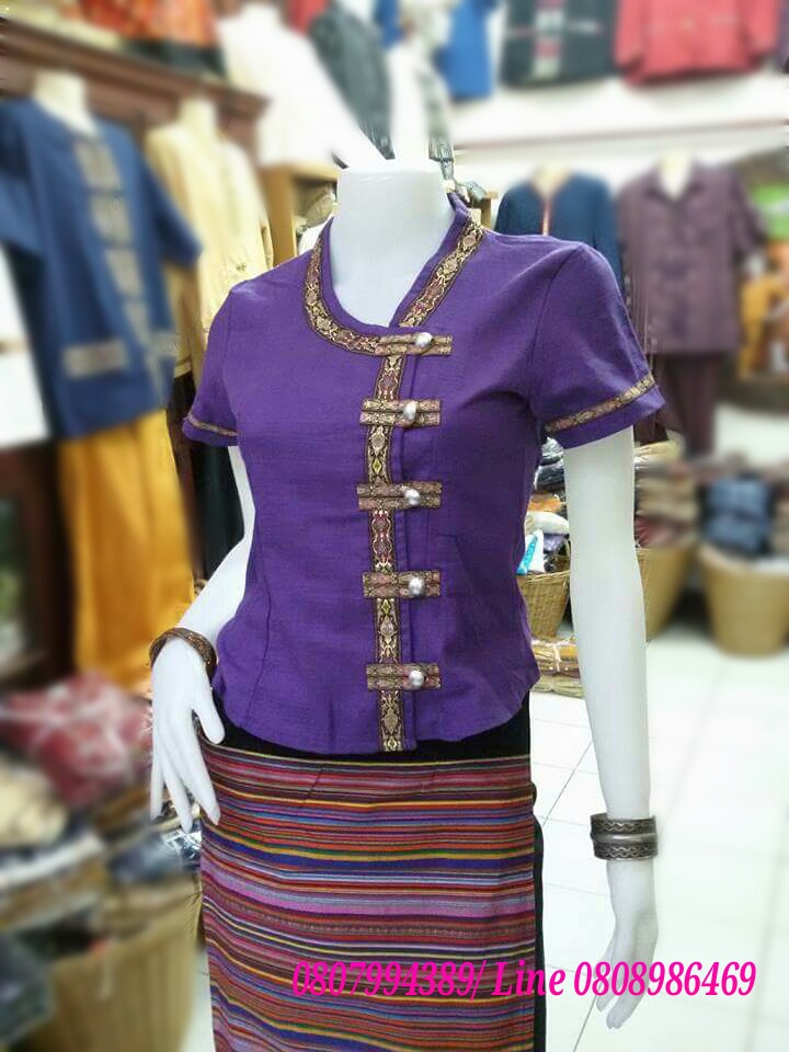เสื้อผ้าไทยสีม่วง เสื้อผ้าฝ้ายสีม่วง เสื้อใส่ผ้าซิ่น เสื้อผ้าฝ้ายสีม่วง เสื้อผ้าทอพื้นเมืองแต่งผ้ากุ้นสีเงิน