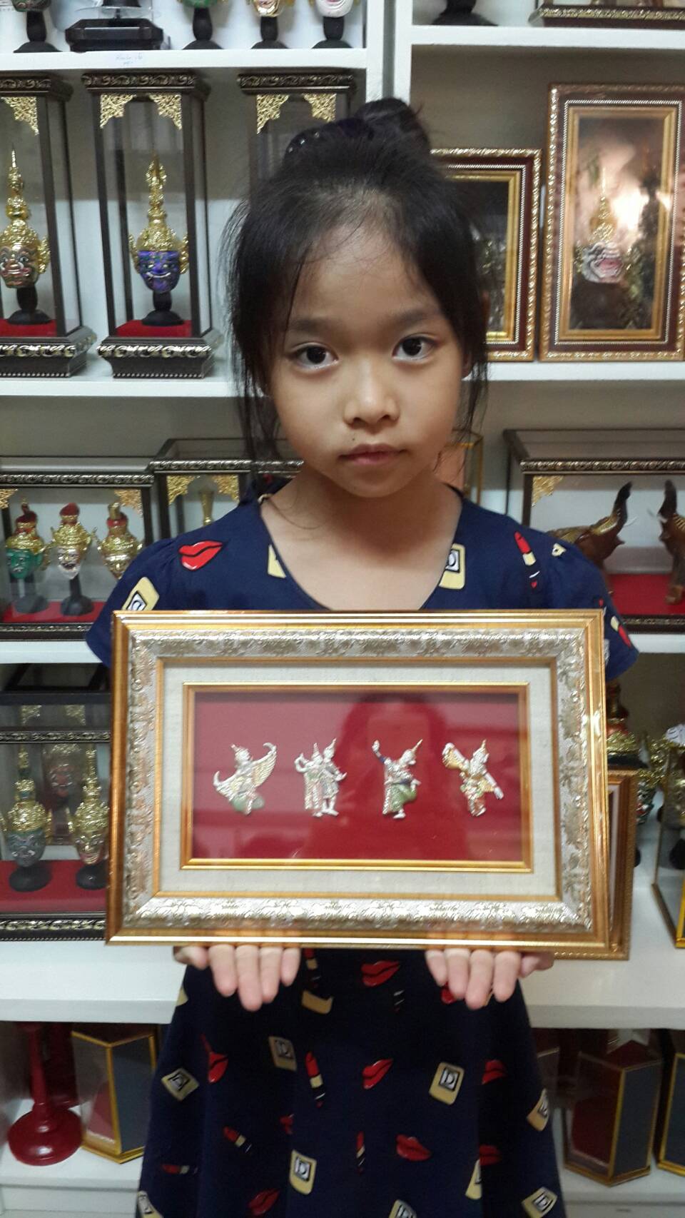 กรอบรูปนางรำ พร้อมกล่องผ้าไหม