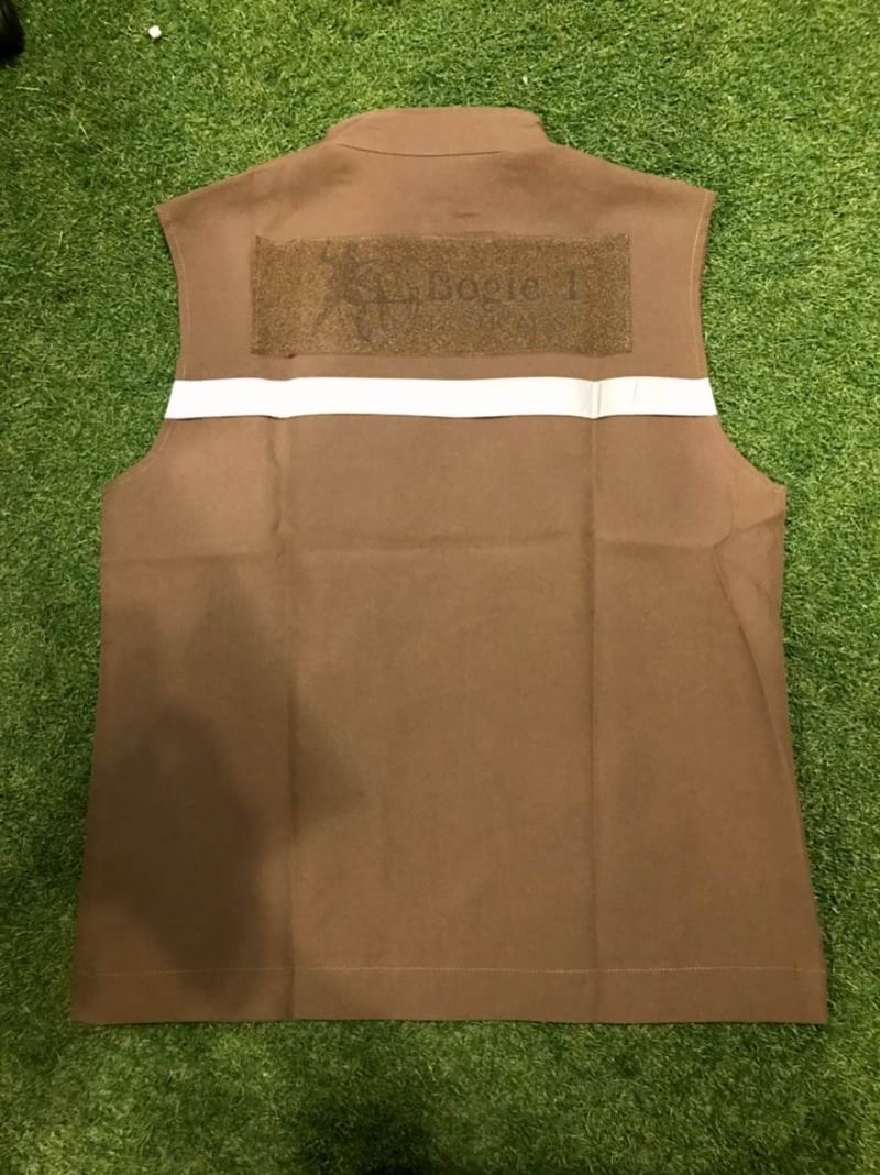 เสื้อกั๊กตำรวจ สี สนว01 มีกระเป๋าใต้แถบสะท้อนแสง มีแถบติดเครื่องหมายทั้งด้านหน้าและด้านหลัง มี Size S M L XL XXL ราคา 650 บาท