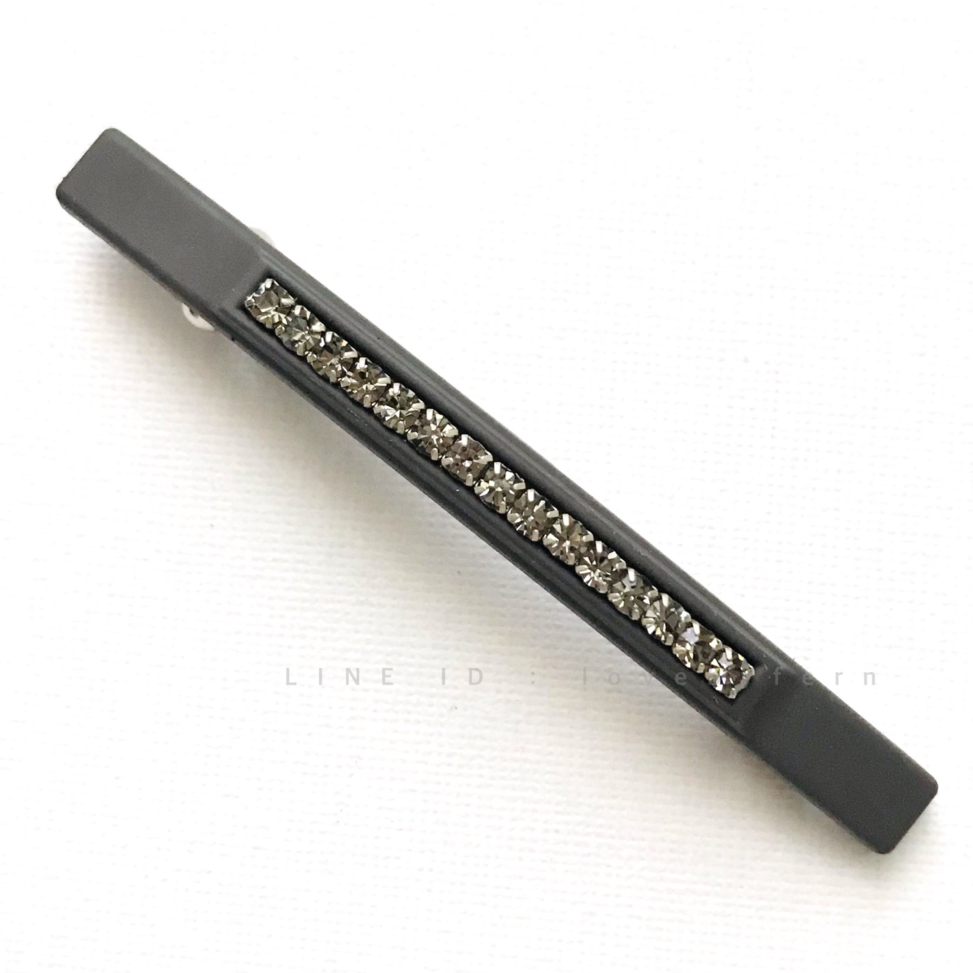 กิ๊บสปริงเกาหลี-สีเทา แต่งคริสตัลสวยสีเดียวกัน ขนาด 0.7 x 8.5 cm ตัวสปริงยาว 7 cm สวยมินิมอล คุณภาพเยี่ยม #MadeinKorea #กิ๊บสปริงเกาหลี #lovebyfern