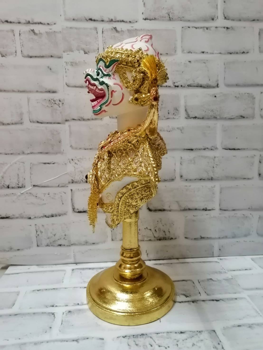 หุ่นหนุมาน พร้อมฐานปิดทอง