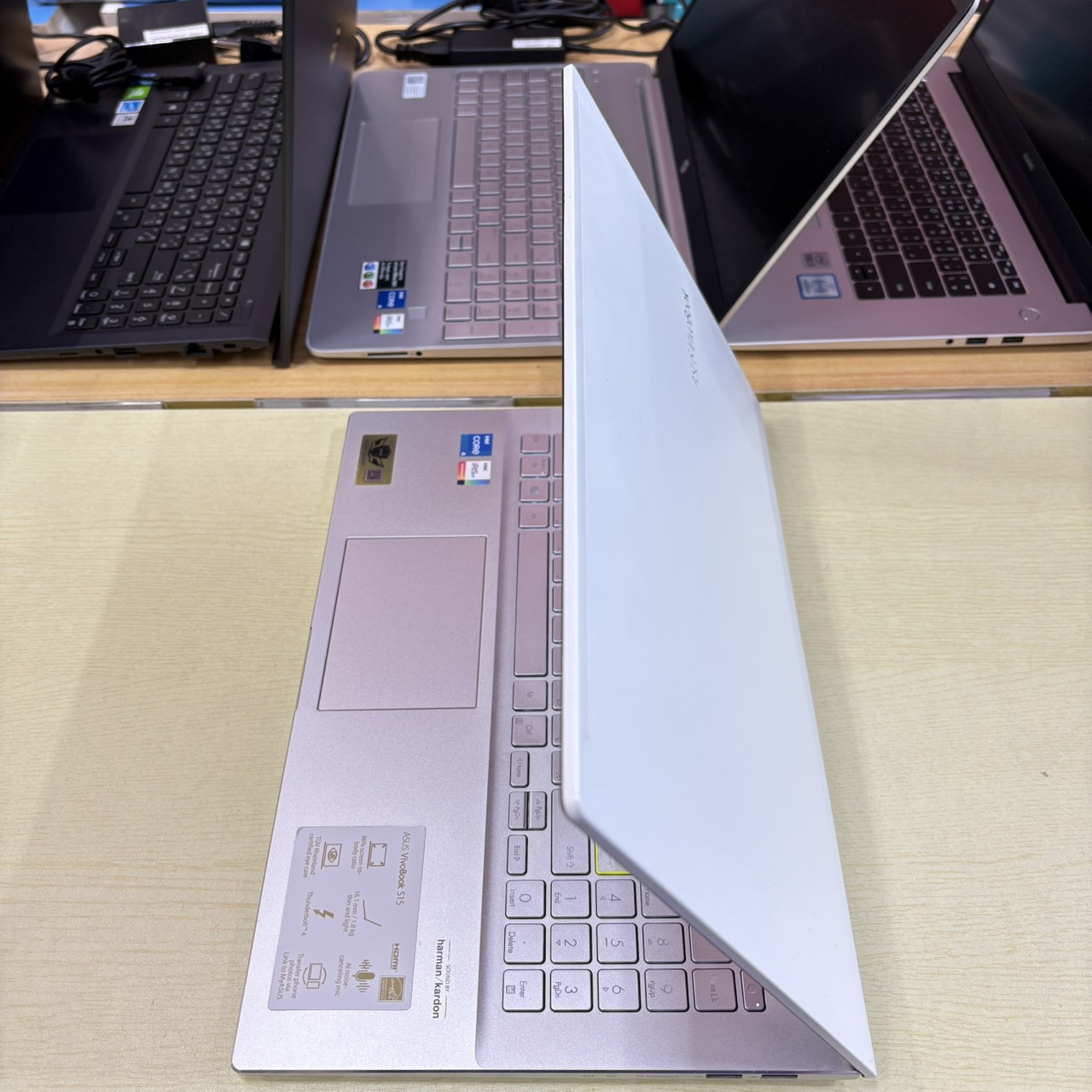 ASUS VIVOBOOK S15 S533EA – BQ050TS ติดฟิล์มกันรอยหน้าจอแล้ว สภาพเครื่อง 95%