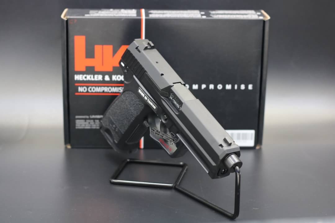 ( Re-Stock สินค้าเติมสต๊อก ) Umarex HK USP “แก๊สโบวแบล็ค” ราคา: 5,900 บาท ( ส่งฟรี ! ) ความแรง: 330fps โหมดการยิง: Semi-Auto ความจุลูกโม่: 22 + 1 นัดคประเภทลูกกกระสุน: BB 6mm. Hop-up: ปรับได้ บอดี้: โพลิเมอร์ + โลหะ น้ำหนัก: 815g. ความยาวรวม: 195mm.