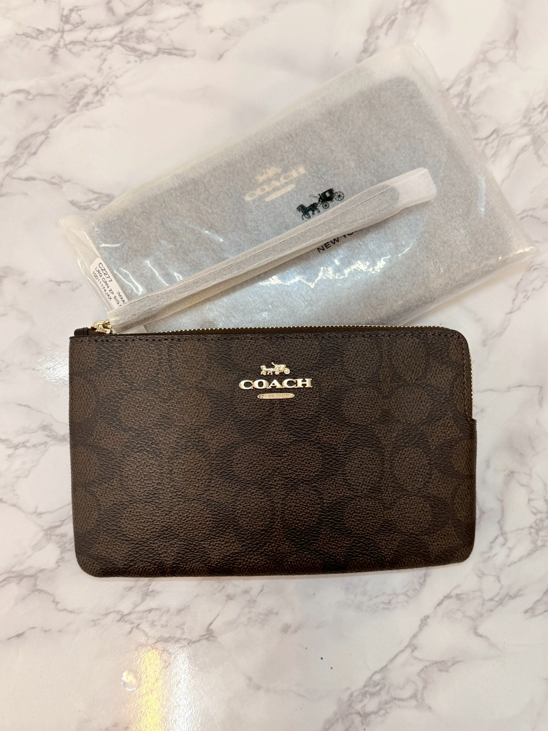กระเป๋าคล้องมือ Coach แท้ รุ่น CZ277