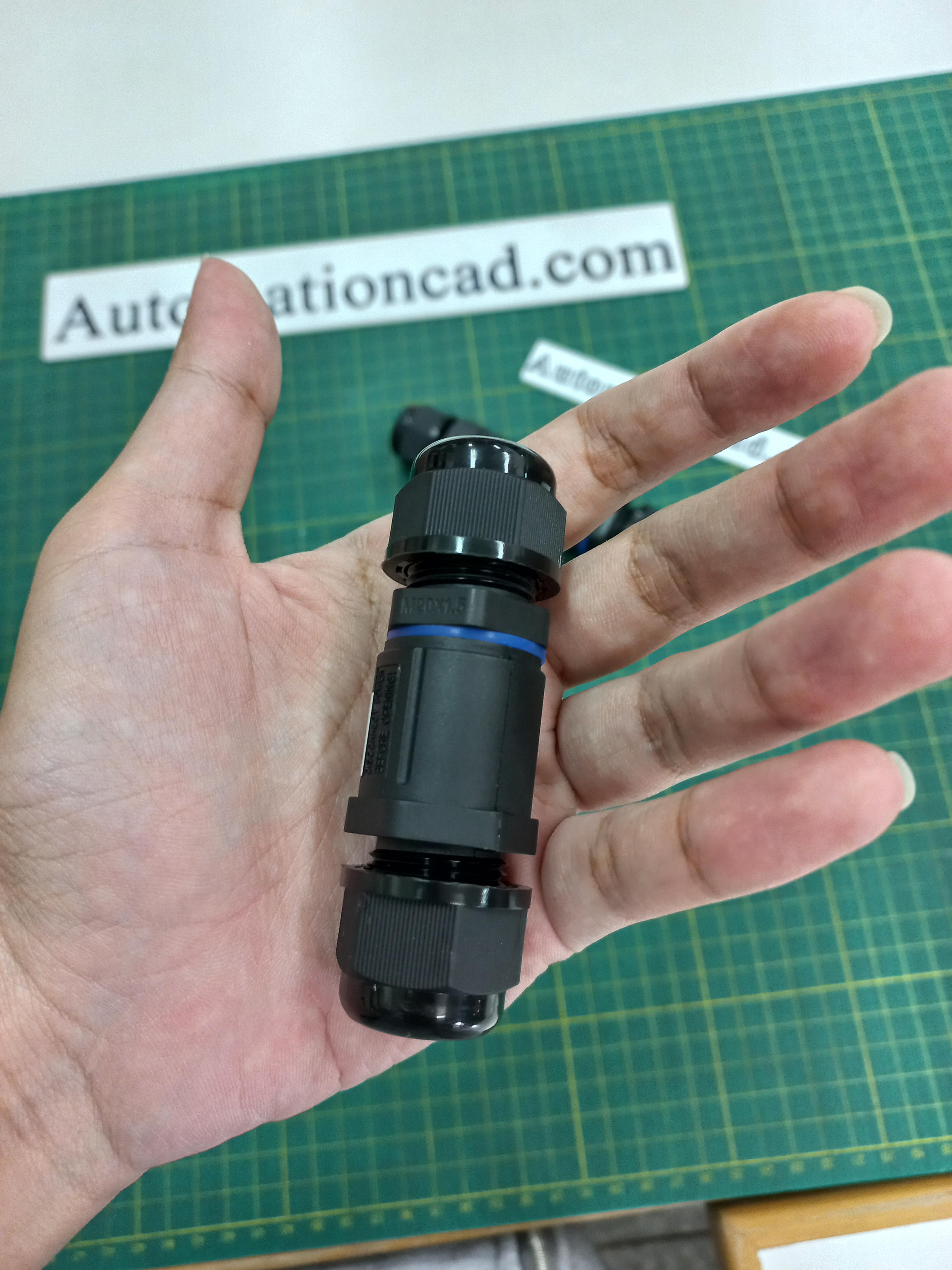 ข้อต่อสายไฟกันน้ำ ใช้กับสายไฟฟ้า เบอร์ 0.5 ถึง1.5 mm² 3 เส้น แบบขันน็อต