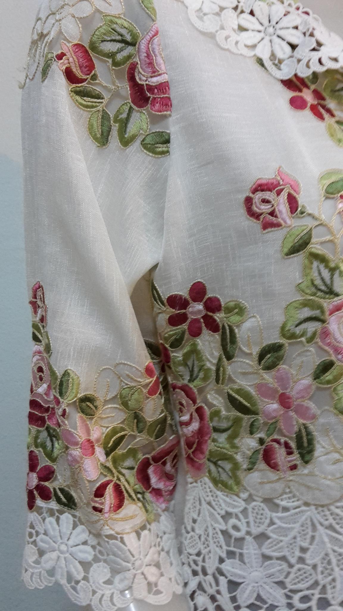 เสื้อลินินสีขาวแต่งลูกไม้ฉลุ เสื้อผ้าไทยทูโทนสีขาวน่ารัก จับแมทเสื้อผ้าได้ง่ายทั้งกางเกง กางเกง หรือผ้าถุงไทย