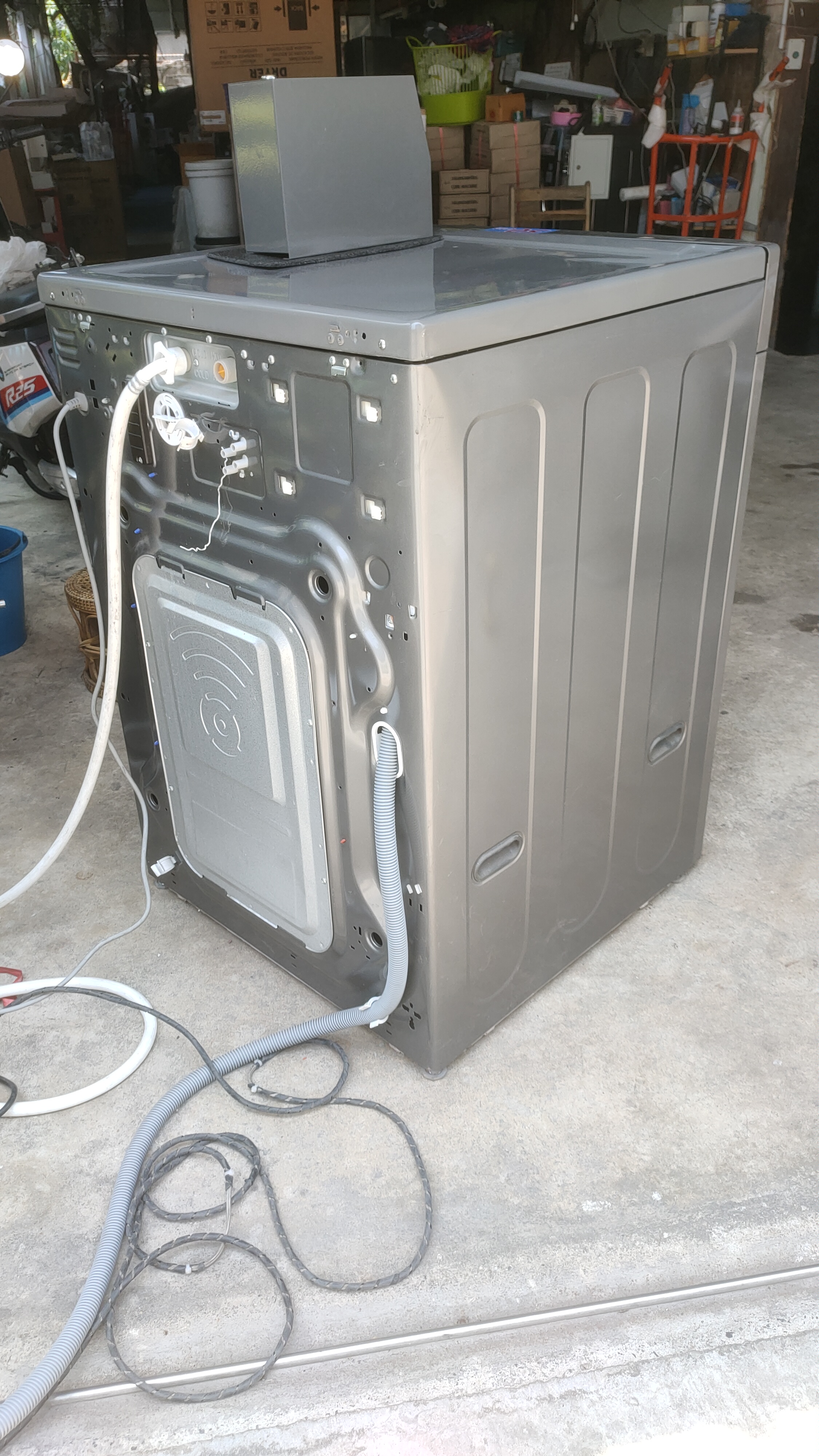 เครื่องซักผ้าฝาหน้าเกรดบีใหม่ LG Commercial 13kg ติดกล่องหยอดเหรียญใหม่ พร้อมใช้งาน