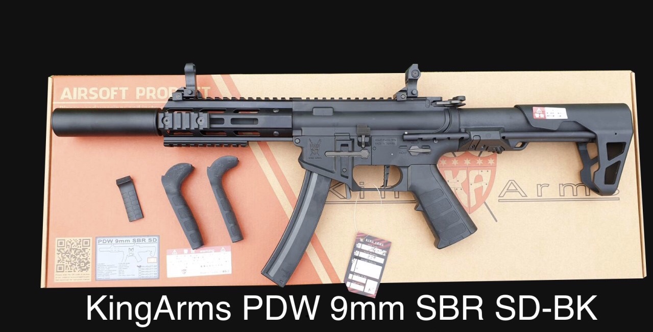 https://youtu.be/_ORFXABTIO0 K King Arms PDW 9mm SBR Airsoft AEG Rifle -บอดี้ไนล่อนไฟเบอร์ -สต็อกแบบ PDW ยืดหดได้ 7 ระดับ -Handguard มีหลายขนาด มีรางสำหรับอุปกรณ์เสริม -ออกแบบมาเพื่อผู้ใช้ที่มีประสบการณ์ M4 หรือ MP5 -การออกแบบแมกกาซีน Quick-eject พร้อมด้ว