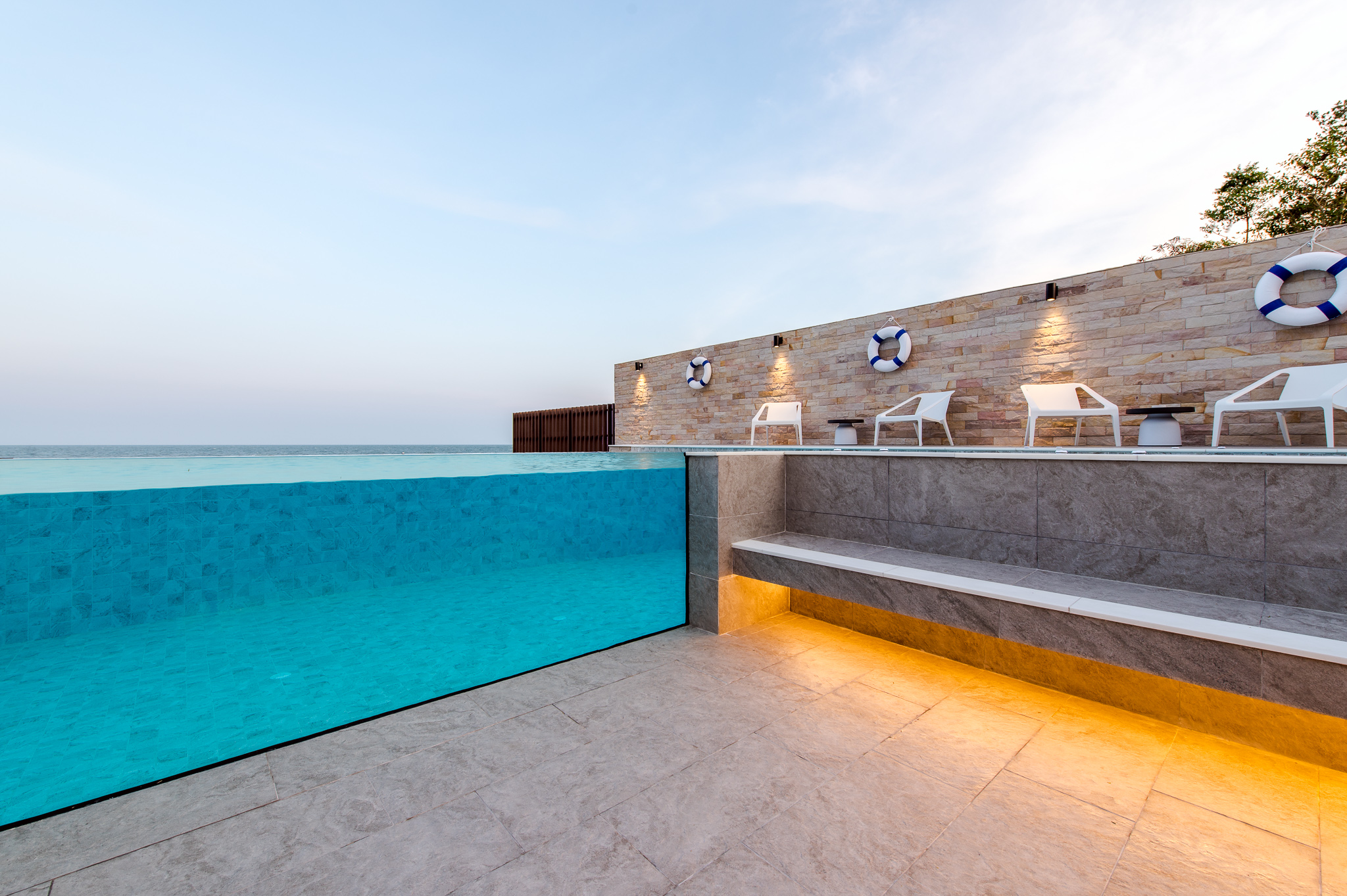 HR15066 บ้านพักติดทะเลหัวหิน The Casa Rocca Beach Villa HuaHin