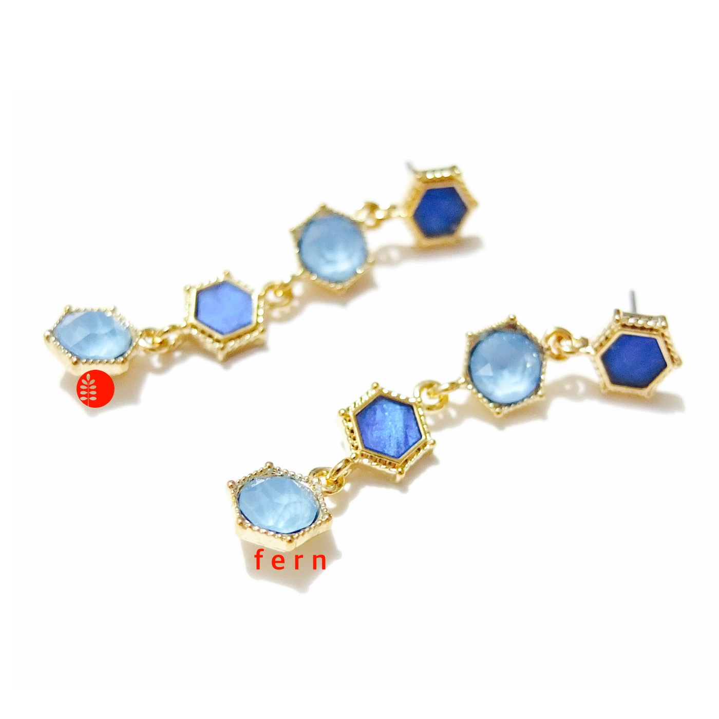 ERV076 ต่างหูวินเทจยาวสีทอง ประดับคริสตัล Swarovski สีน้ำเงินสลับฟ้ารวม 4 ข้อ งานสวยน่ารักๆ ดูดีเรียบง่าย งานพรีเมี่ยมจากเกาหลี ขนาด 0.7 x 4.5 cm #MadeinKorea