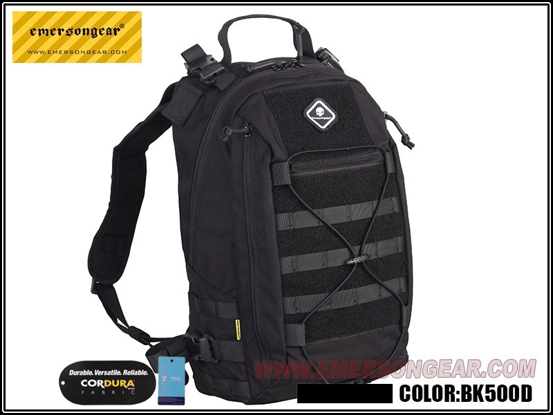 กระเป๋าเป้สะพายหลัง รุ่น Assault Backpack ยี่ห้อ Emerson คุณสมบัติ : #สามารถติดตั้งเป็นเป้หลังของเสื้อเวสได้ #มีช่องเก็บของมากมาย รวมทั้งช่องเก็บถุงน้ำ #เนื้อผ้ากันน้ำ มี4สีให้เลือก #สีดำ #สีทราย #สีมัลติแคม #สีมัลติแคมดำ