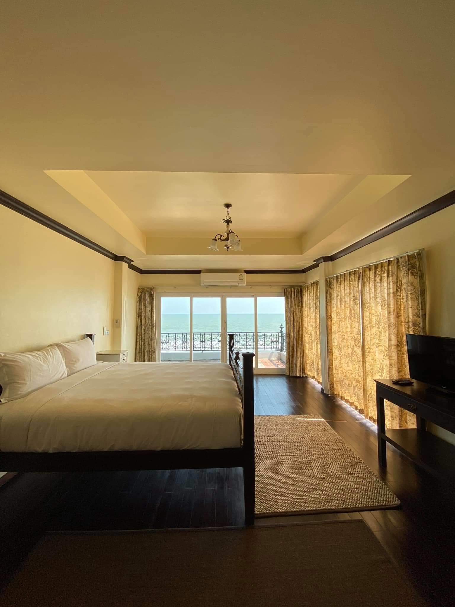 HR15007 บ้านพักติดทะเล บลูร็อค วิลล่า แอทปราณฯ บ้านเดี่ยวติดทะเล สระส่วนตัว เดินลงทะเลได้เลย