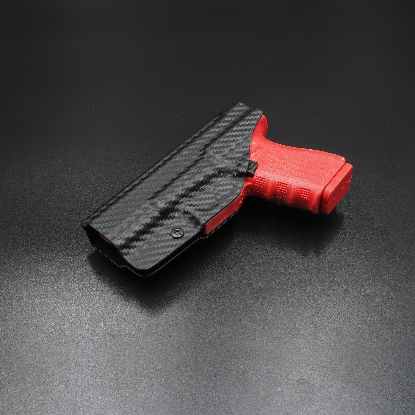 New. ซองพกใน Carbon Fiber Glock 19 Warriorland Carbon Fiber Holster Glock 19 ( Warriorland ) - ผลิตจาก Carbon Fiber คุณภาพสูง - แผ่นหนา 2 mm. แข็งแรงทนทา - ออกแบบให้ซองคลุมรอบโกร่งไก ป้องกันอุบัติเหตุ - ซองไม่เก็บความชื้น ทำความสะอาดง่าย - ปรับความกระชับข