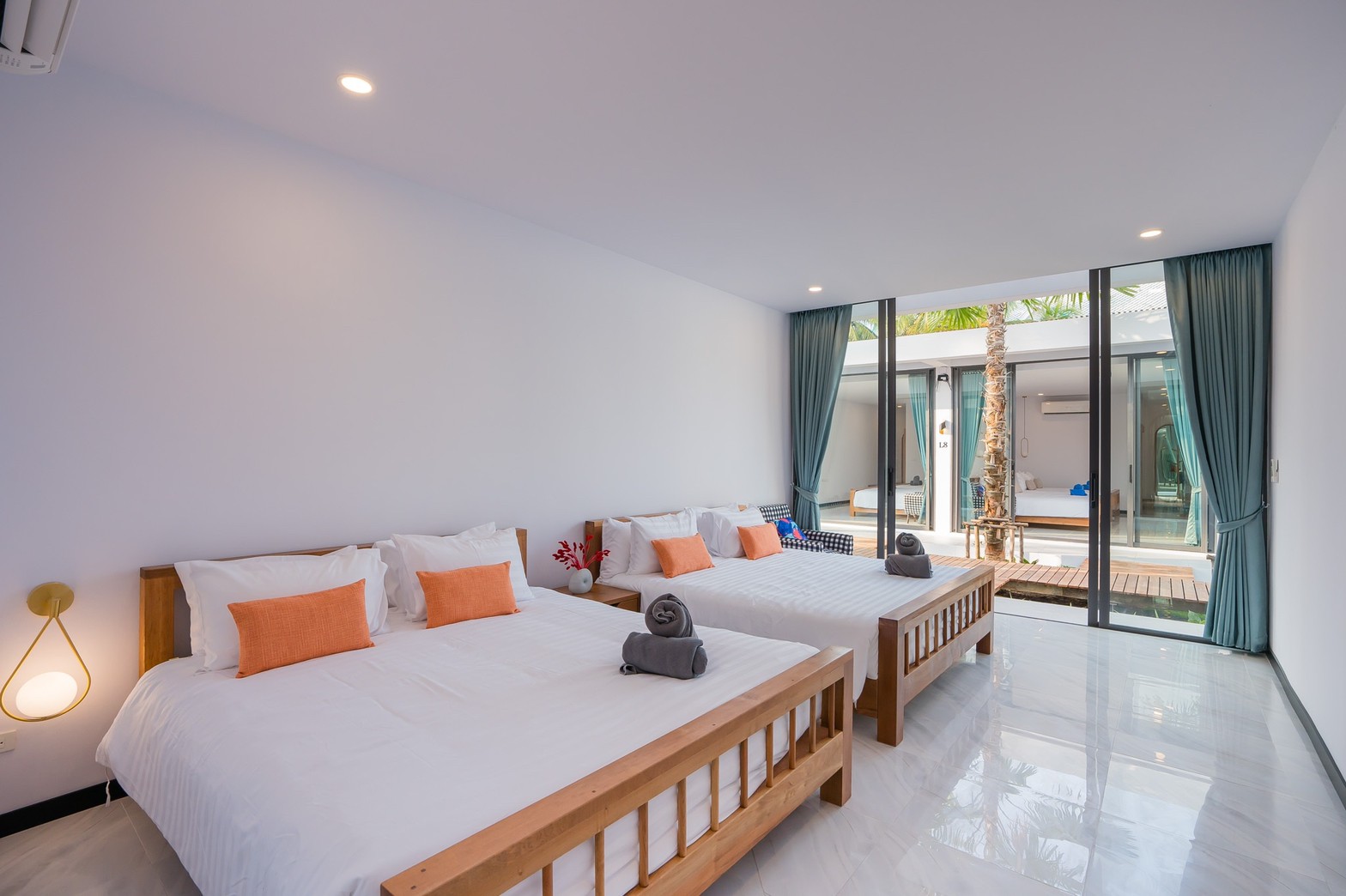 HR15060 บ้านพักติดทะเลชะอำ The Leon Beach Pool Villa Cha Am