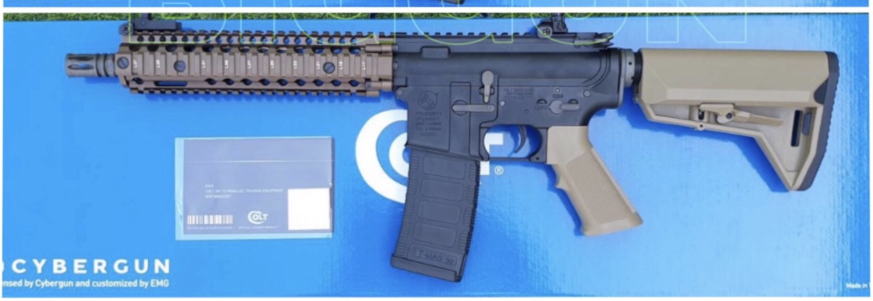 ( + New Arrival + มาใหม่ ) EMG COLT LICENSED DANIEL DEFENSE M4A1 SOPMOD BLOCK 2 AIRSOFT AEG (MODEL: MK18 MOD1 - MODEL: M4A1 / BLACK TAN FURNITURE) คุณสมบัติ •บอดี้ทำจากอลูมิเนียมอัลลอยด์ด้วยกรรมวิธี CNC พร้อมกับมาร์คกิ้งที่ได้รับอนุญาตจาก COLT •ชุดรางหน้า
