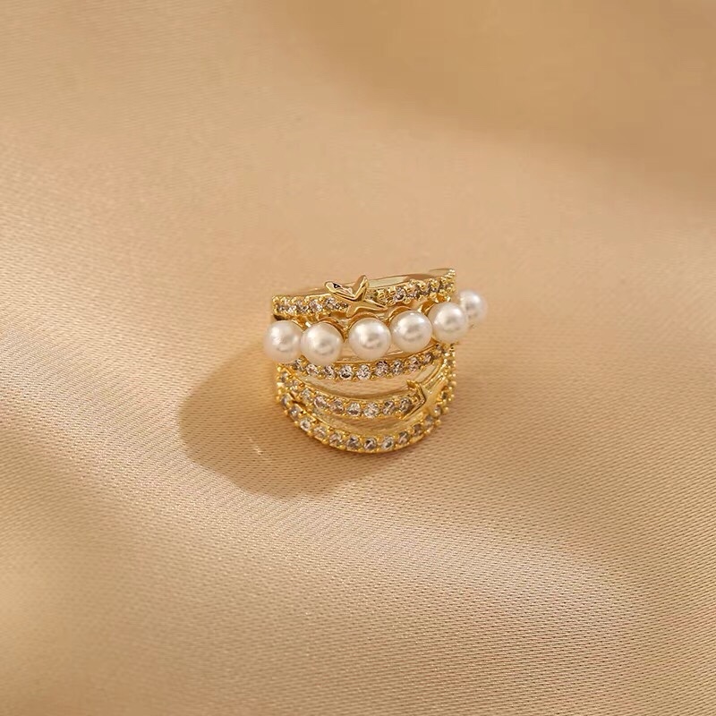 ear cuff สีทอง ใส่ได้ทั้งขวา/ซ้าย งานสวยน่ารัก เรียบหรู ประดับดาวจิ๋ว เพชร มุก สินค้าเกรดดี สีไม่ลอกไม่ดำ