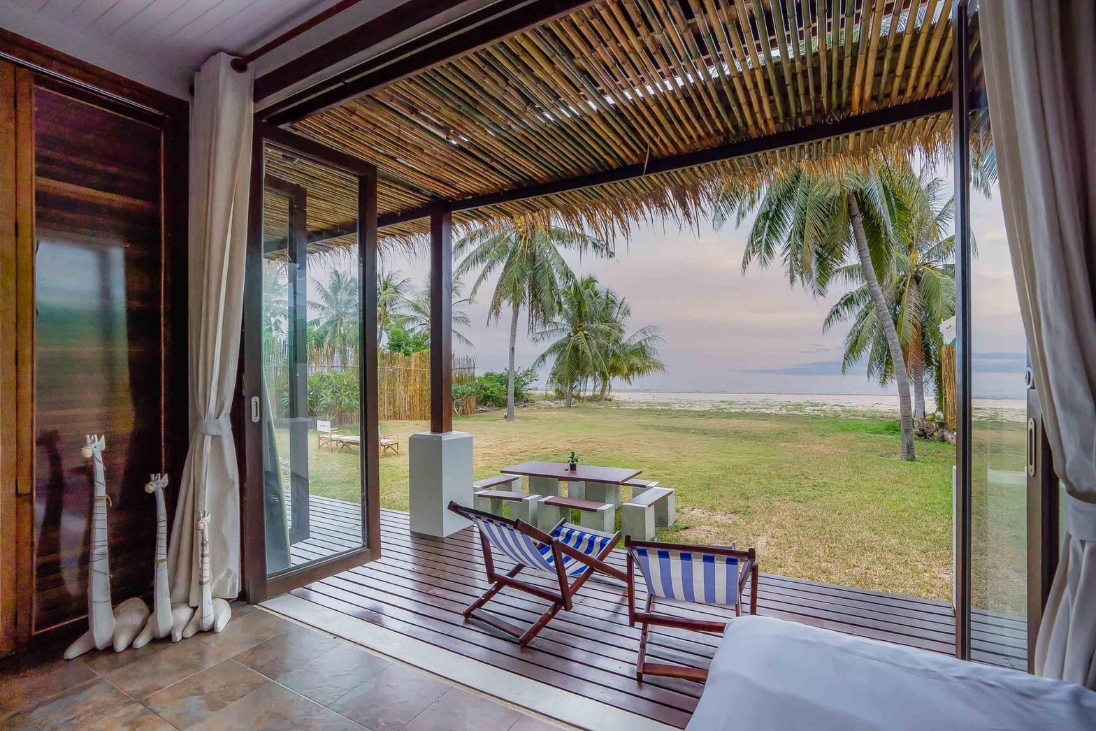 HR15061 บ้านพักติดทะเล The Pamila Beach Villa Kuiburi