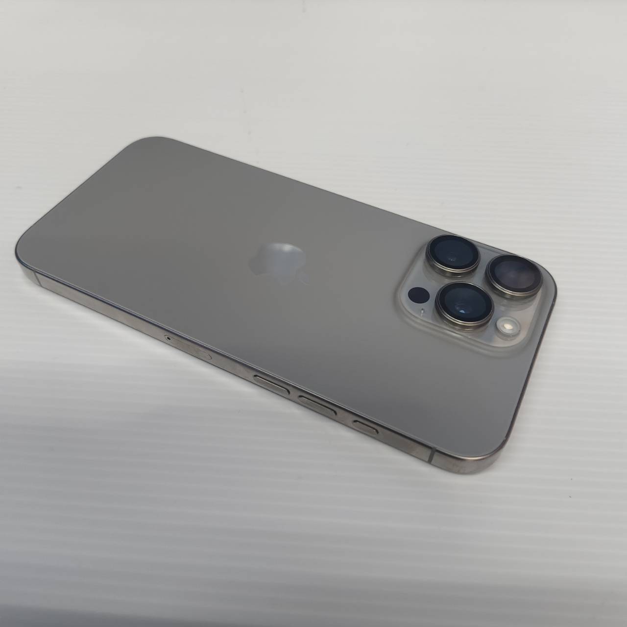 IPHONE 16 Pro Max 512 GB สุขภาพแบตเตอรี่ 94% สภาพเครื่อง 99%