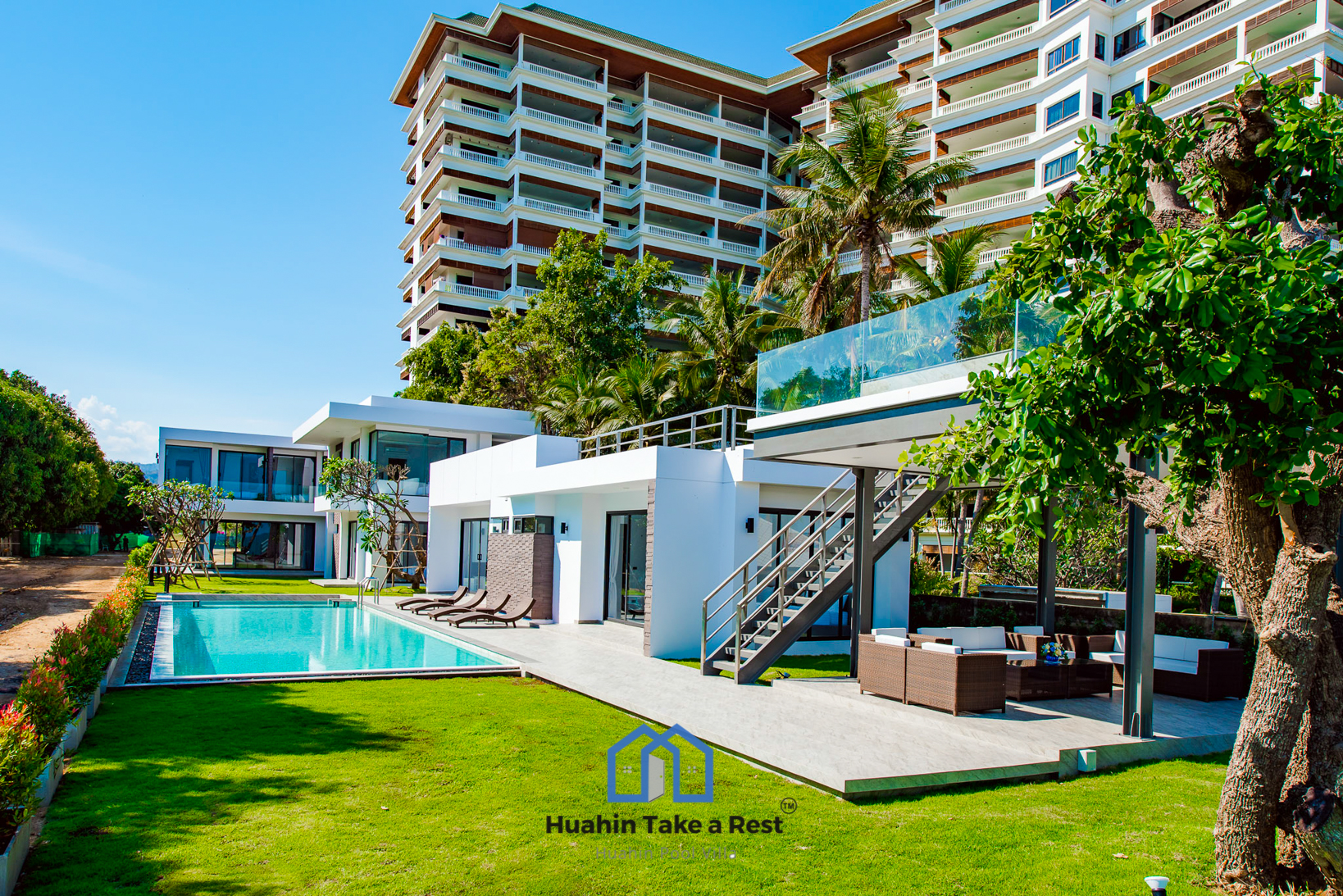 HR15039 บ้านพักติดทะเลหัวหิน The Premium Beach Villa Hua Hin
