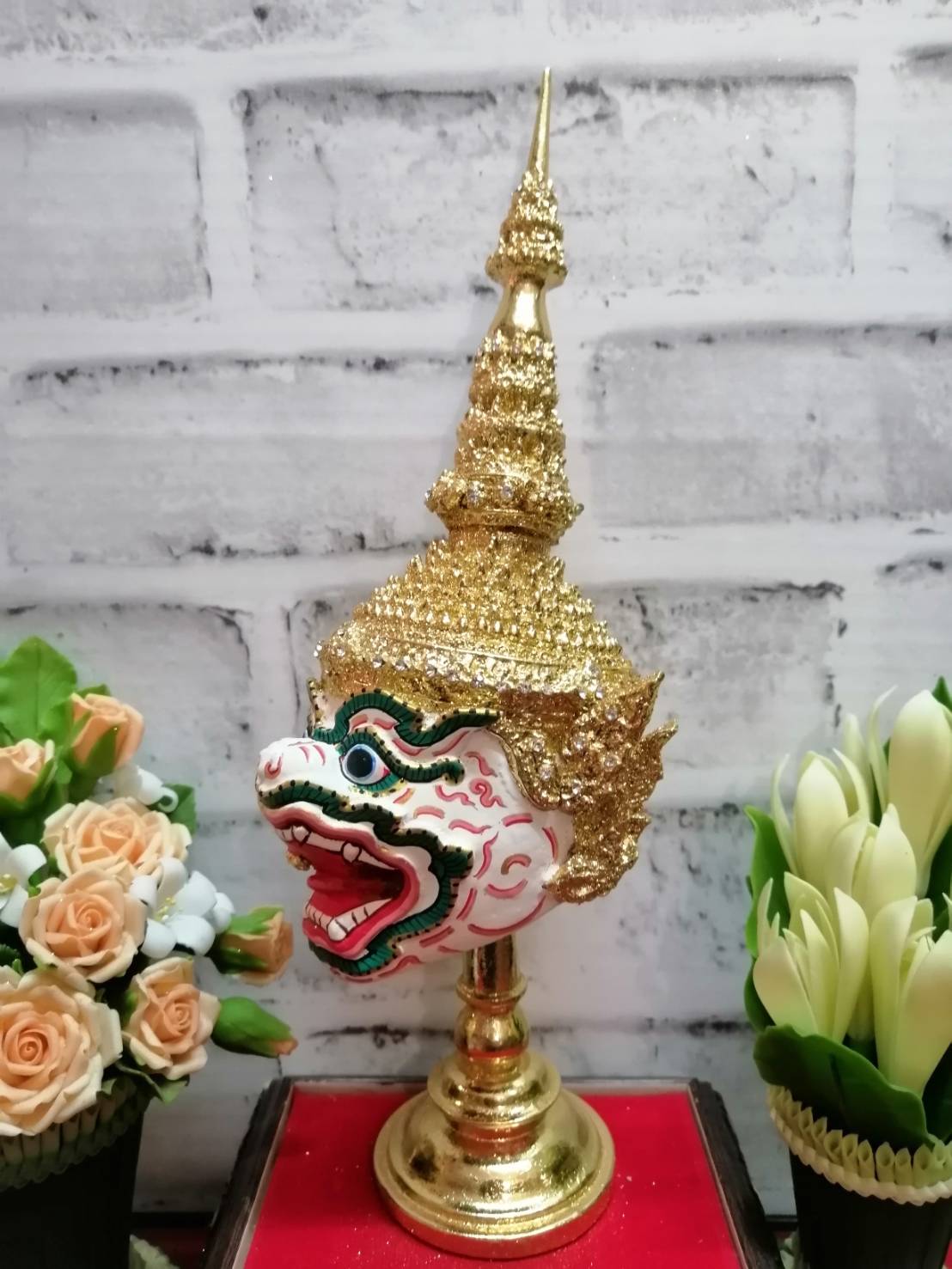 หนุมานครองเมือง ขนาดกลาง เกรดพรีเมี่ยมประดับเพชร พร้อมฐานปิดทอง