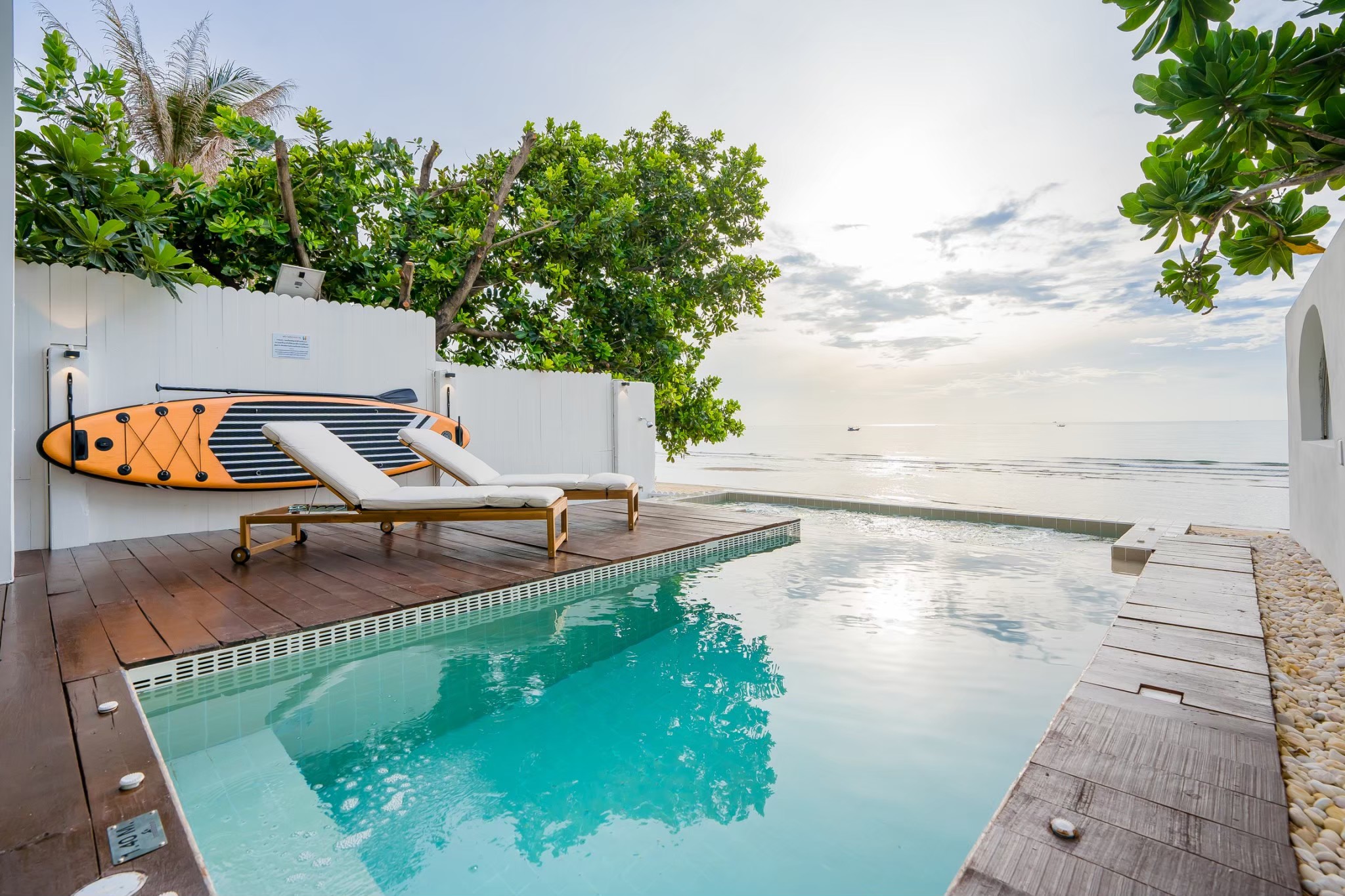 15086 บ้านพักติดทะเล De Pranburi beach villa