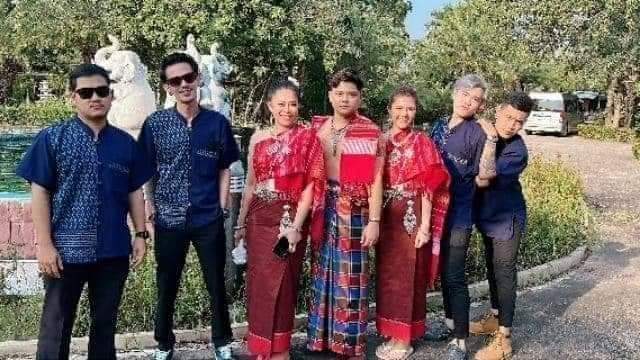 ผ้ามัดหมี่ตีนแดง ผ้าซิ่นตีนแดง ผ้าฝ้ายตีนแดง ผ้าทอพื้นเมือง บุรีรัมย์ ลายอัปสรา 2 เมตร