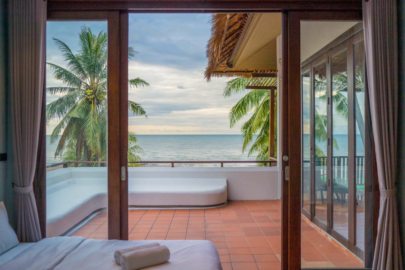 HR15061 บ้านพักติดทะเล The Pamila Beach Villa Kuiburi