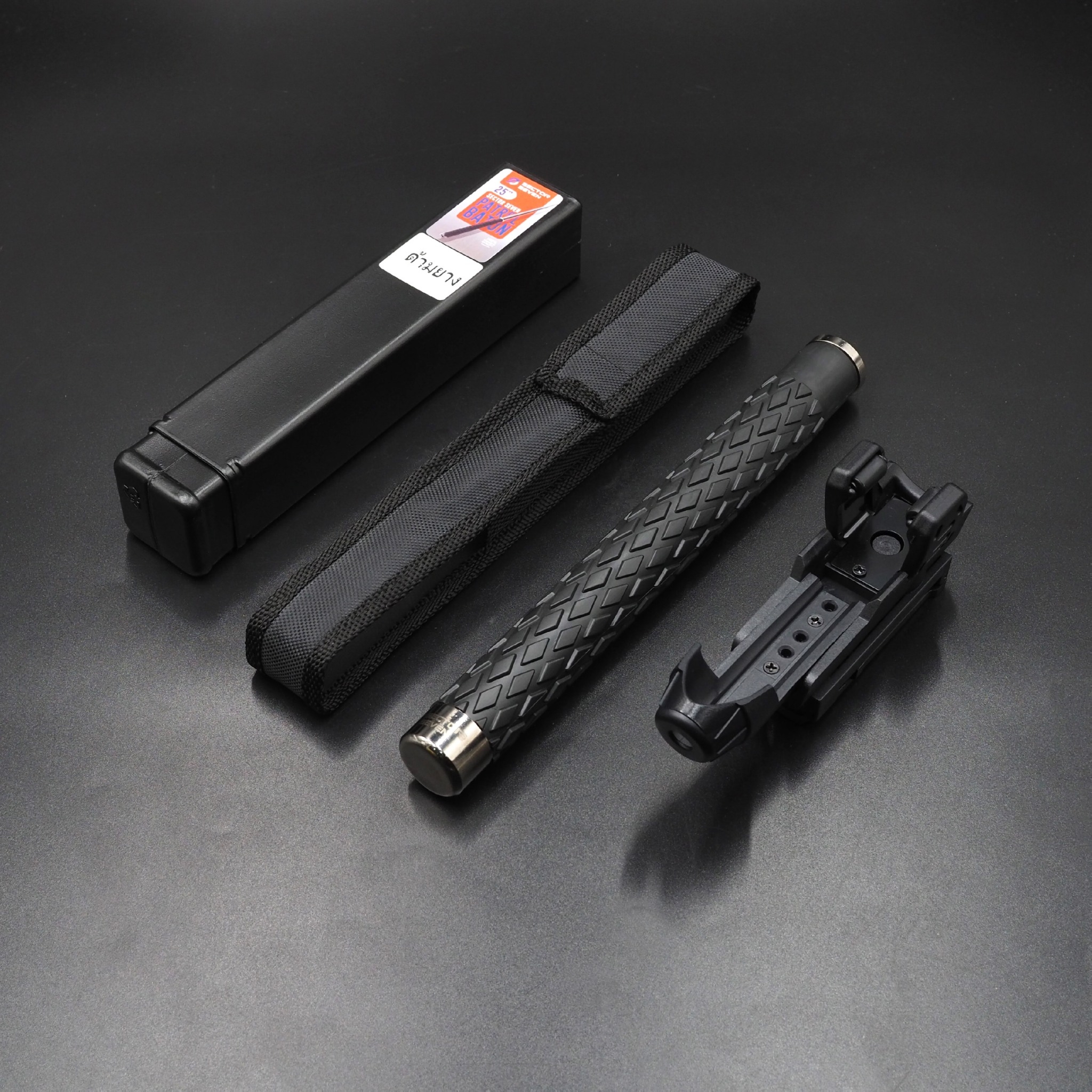 New. ดิ้วกระแทก 25" Sector seven ครบชุด (ด้ามยาง) - กระบองผลิตจากเหล็กชุบแข็ง ไม่คดงอง่าย ใช้งานรวดเร็ว เพียงมือเดียว - ผลิตจากวัสดุ เหล็กชุบแข็ง เกรดคุณภาพ - ใช้สะบัดเพื่อยืดออก กระแทกเมื่อเก็บ - ด้ามจับฟองน้ำ Dia ขนาด 28.5 มม. - ความยาวหลังยืด 25 น